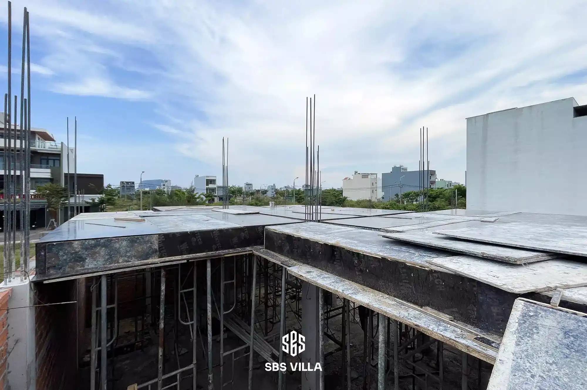 Quy trình đổ bê tông sàn đúng kĩ thuật của SBS VILLA