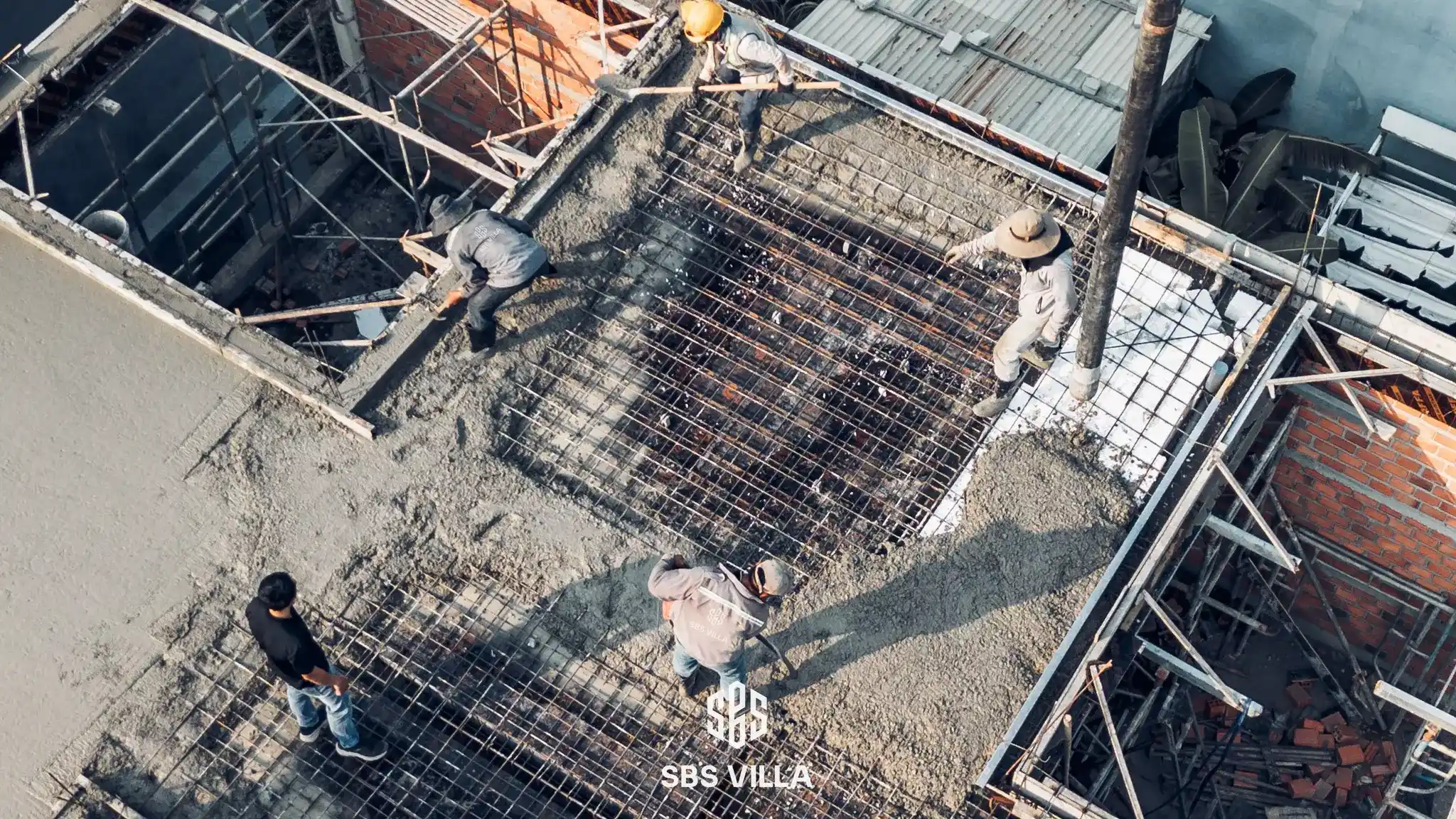 Qúa trình đổ bê tông sàn của đội ngũ SBS VILLA