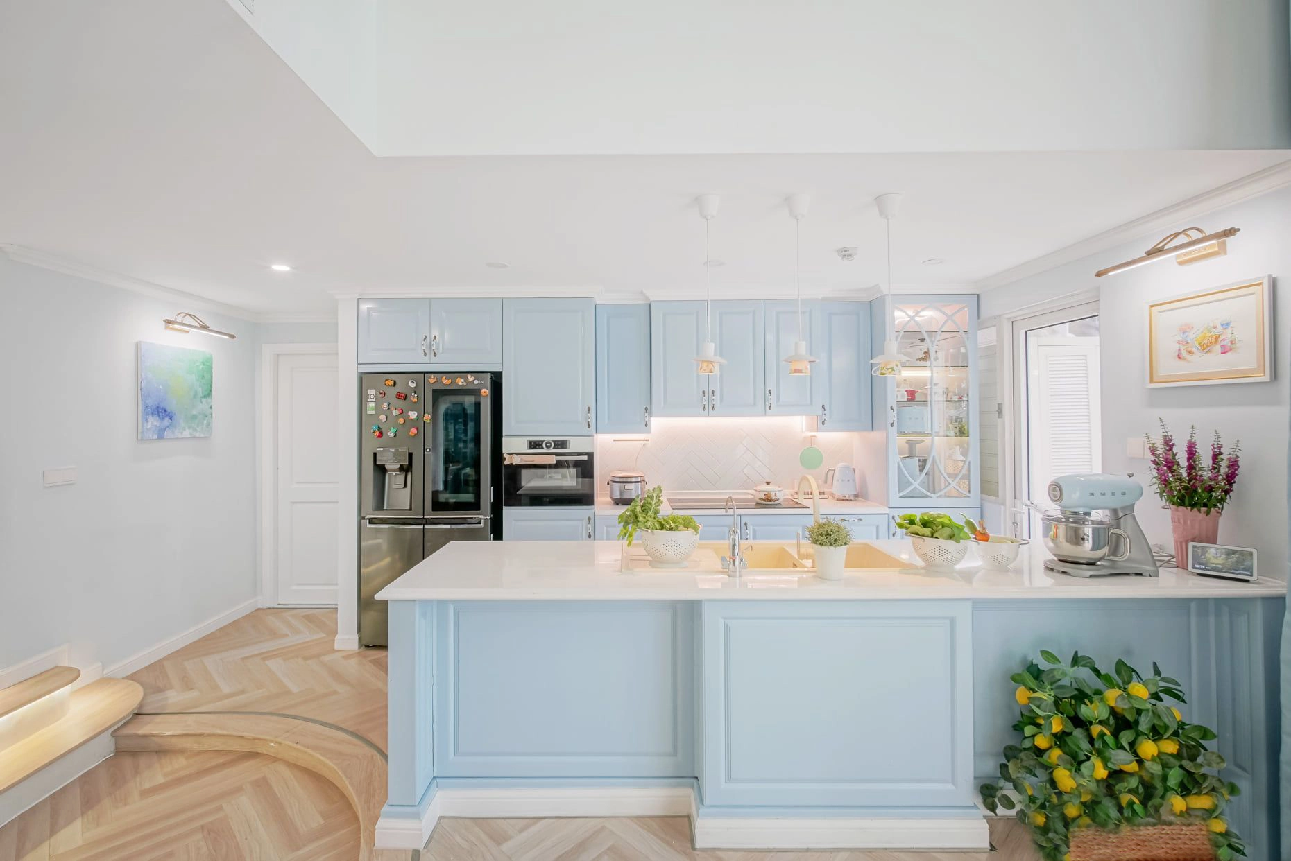 Mẫu phòng bếp phong cách Địa Trung Hải tươi tắn, trẻ trung với màu xanh dương pastel đặc trưng