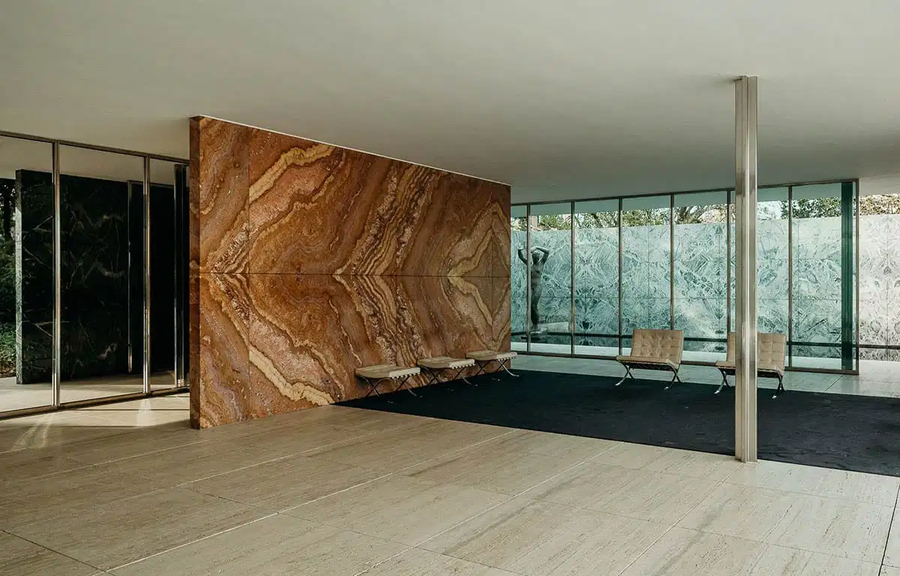 Thiết kế của phong cách Bauhaus bất đối xứng truyền thống nhưng vẫn duy trì sự cân bằng thị giác.