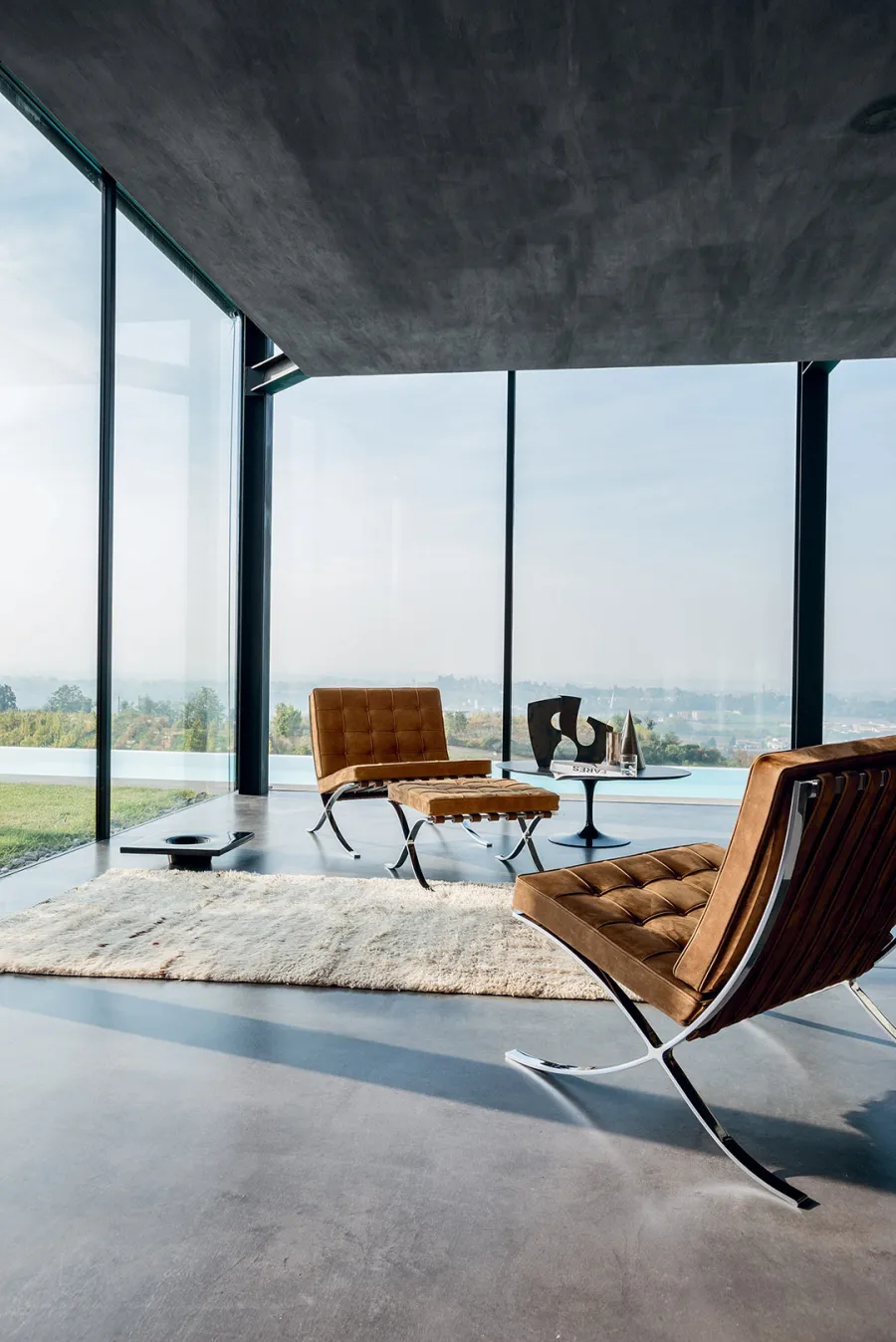 Ghế Barcelona của Ludwig Mies van der Rohe khi áp dụng phong cách Bauhaus.