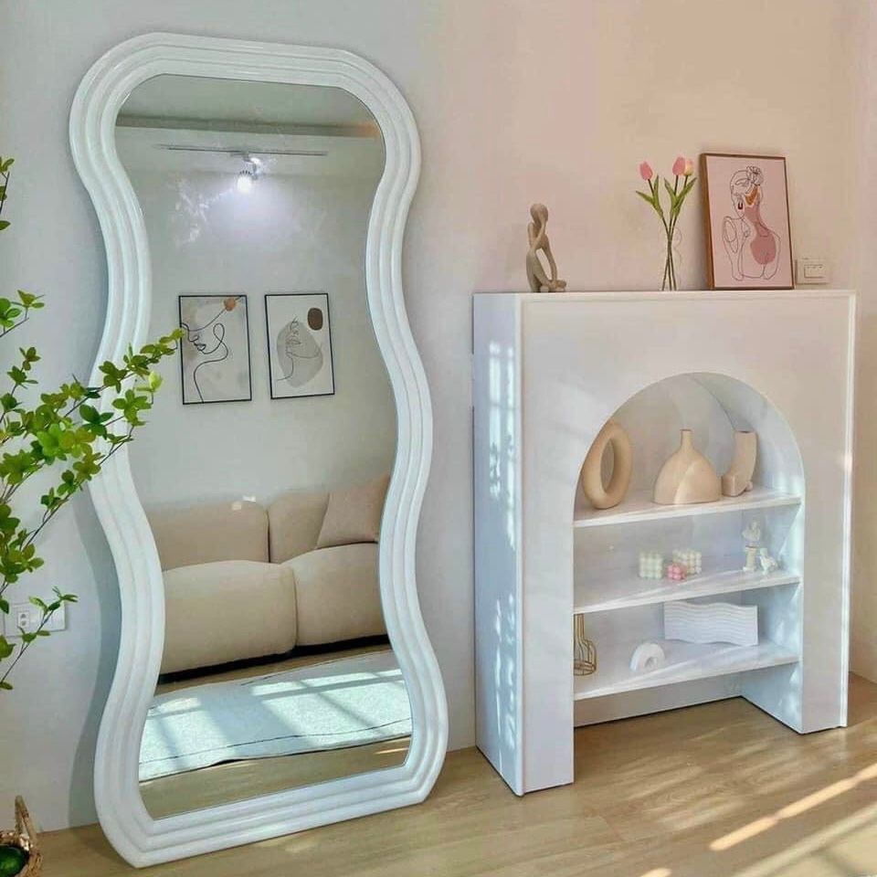 Ngoài yếu tố thẩm mỹ, gương đứng toàn thân còn giúp tăng cảm giác rộng rãi, thoáng đãng cho những căn phòng ngủ Hà Quốc (Nguồn ảnh: Sưu tầm).