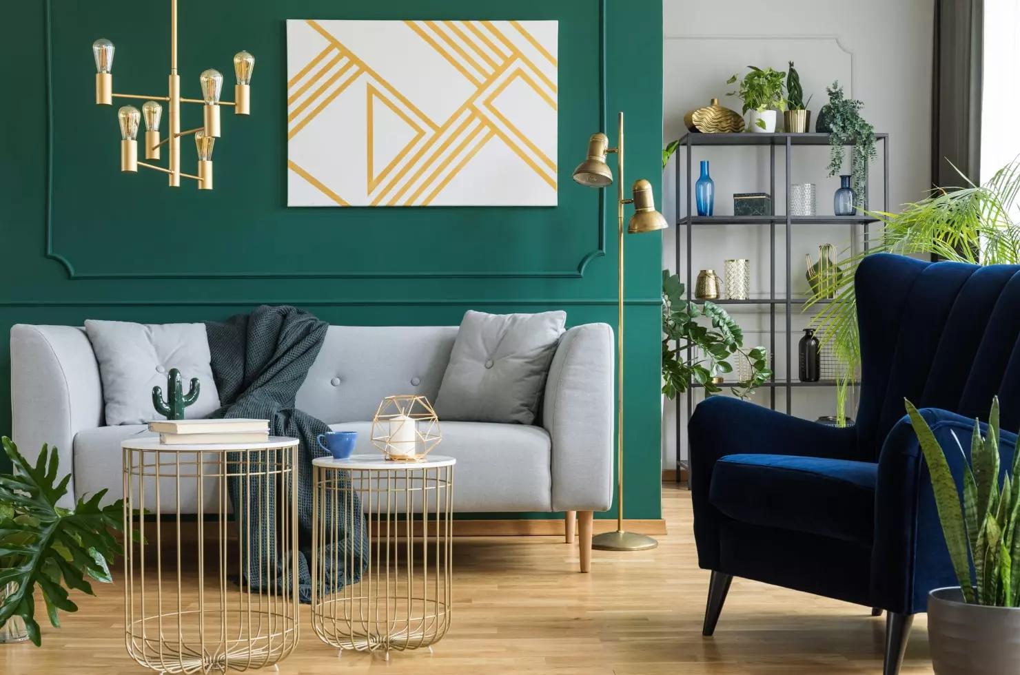 Art Deco đề cao hình khối rõ ràng, đặc biệt là đường thẳng hình học và bố cục đối xứng