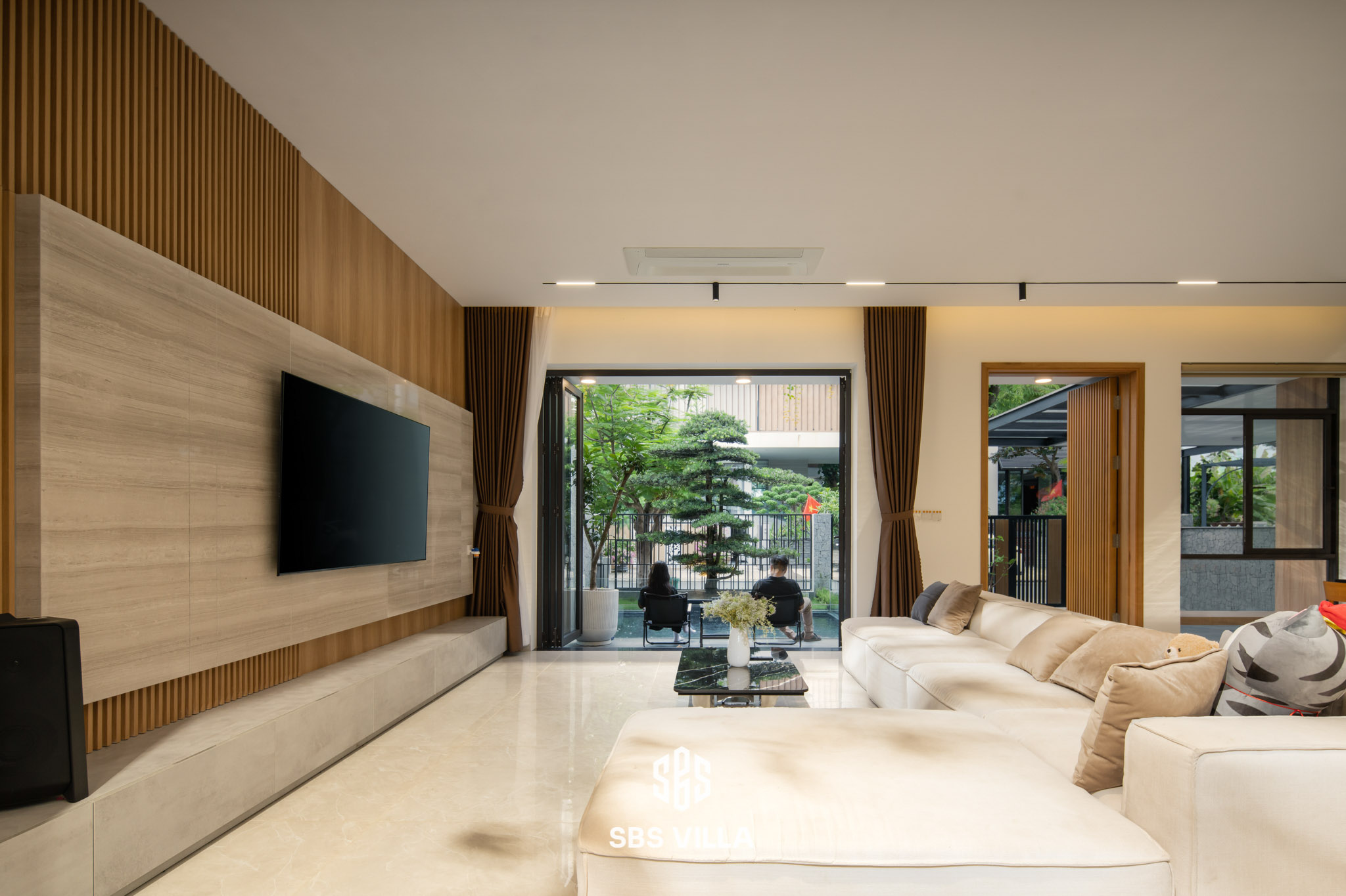 Khoảng cách tiêu chuẩn từ sofa đến bàn trà và tivi.