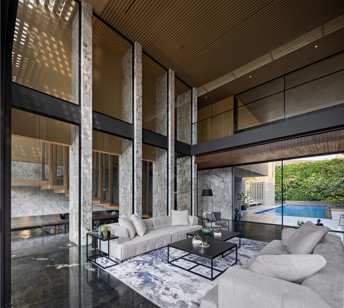 Không gian nội thất bề thế của mẫu biệt thự 2 tầng phong cách tropical