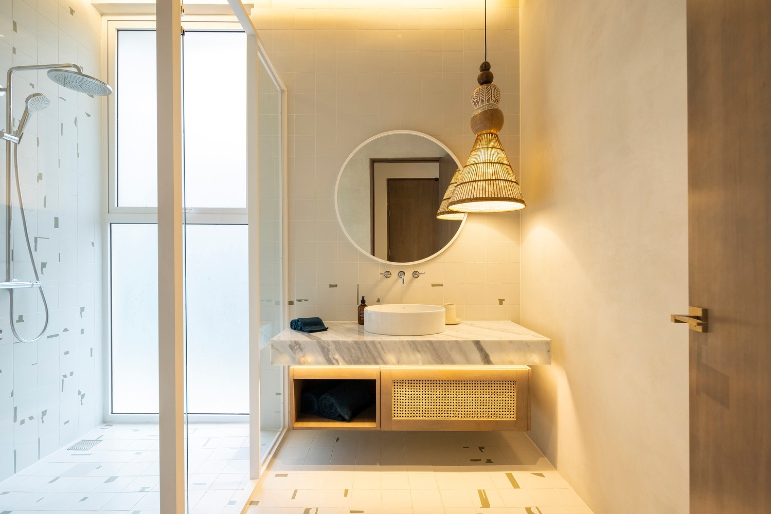 phòng tắm của mẫu biệt thự 2 tầng đẹp phong cách tropical