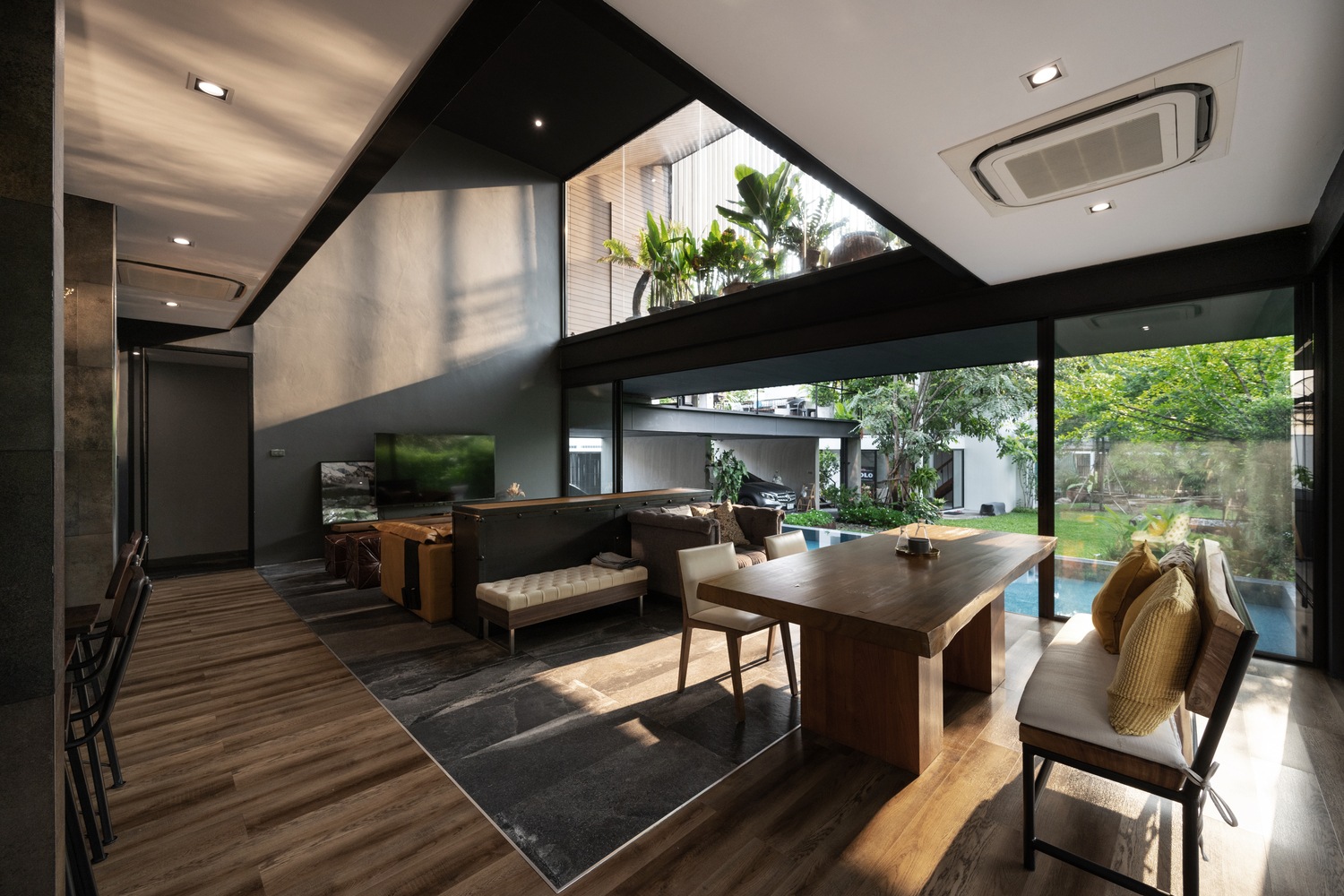 Không gian nội thất của mẫu biệt thự 2 tầng đẹp phong cách tropical đề cao tính tối giản